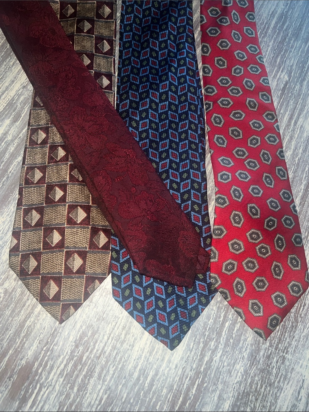 Assorted set of 4 Men's Burgundy, red & Blue patterned  Ties. Business Style